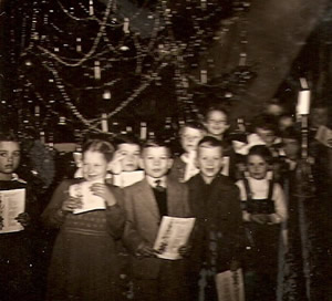 Kerstfeest in de kerk van Beerta omstreeks 1955.